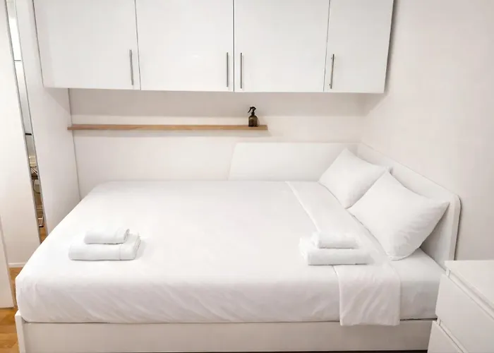 Elegant • Arc De Triomphe / Champs-elysees *